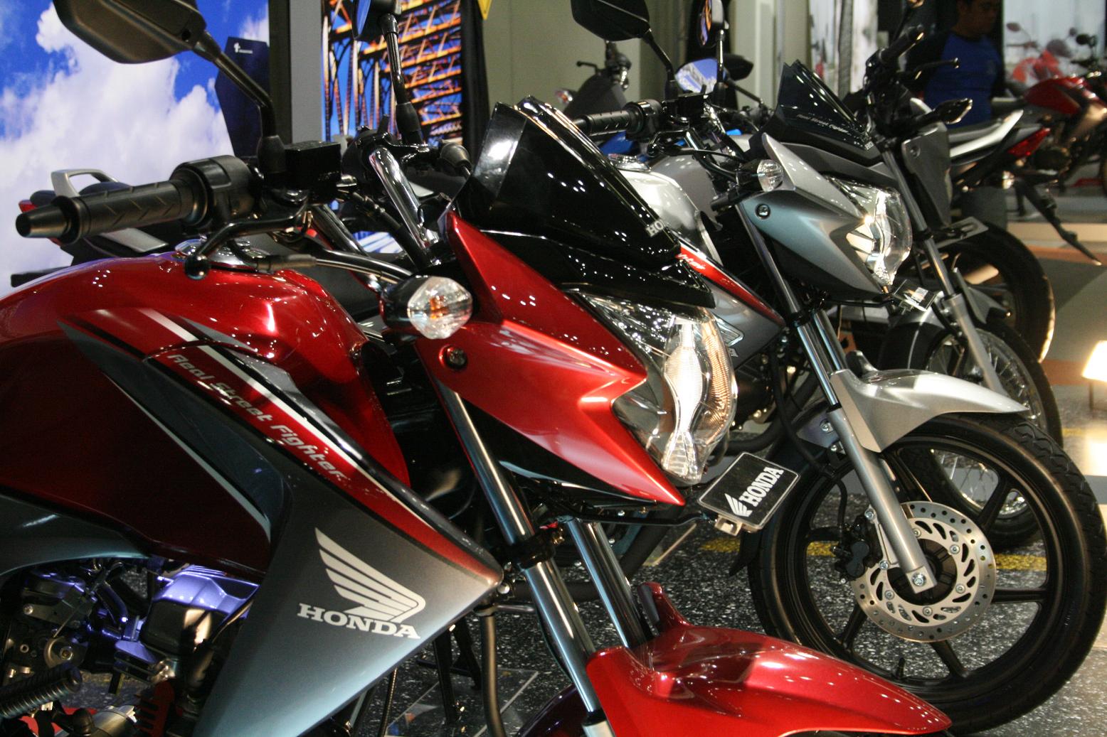 Koleksi Ide 76 Modifikasi Motor Honda New Megapro 2010 Terkeren